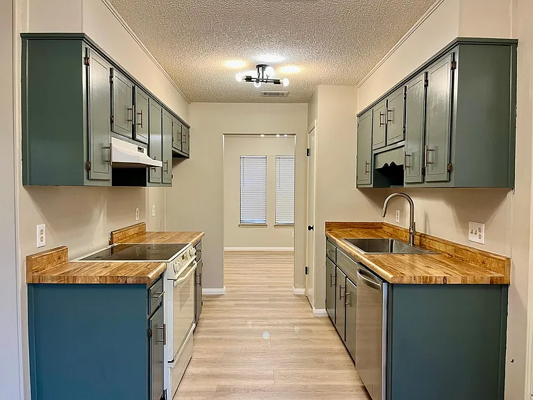 4420 Eastpointe Dr — Photo 5