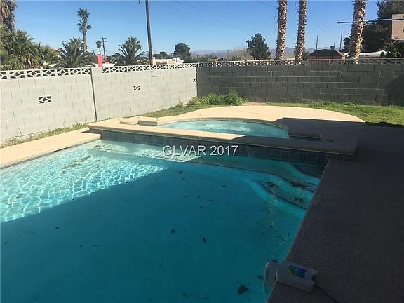3rd image of 3924 Vista Largo Dr