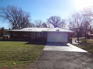 935 Forest Dr, Elgin, IL 60123