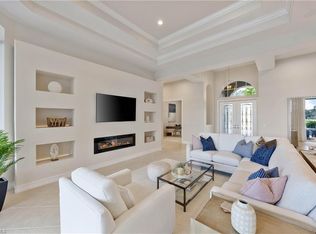 8950 Shenendoah Cir, Naples, FL 34113