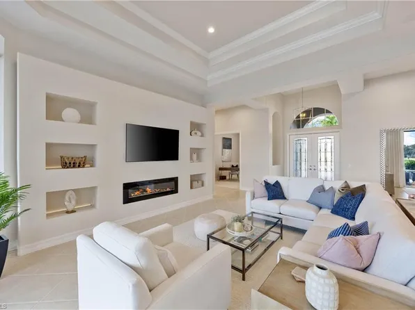 8950 Shenendoah Cir, Naples, FL 34113