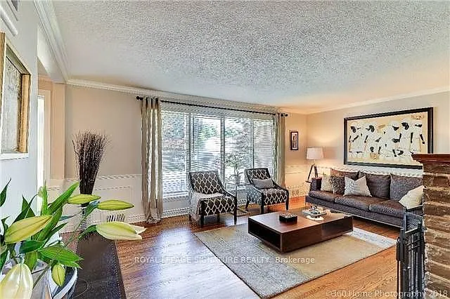 195 York Mills Rd — Photo 4