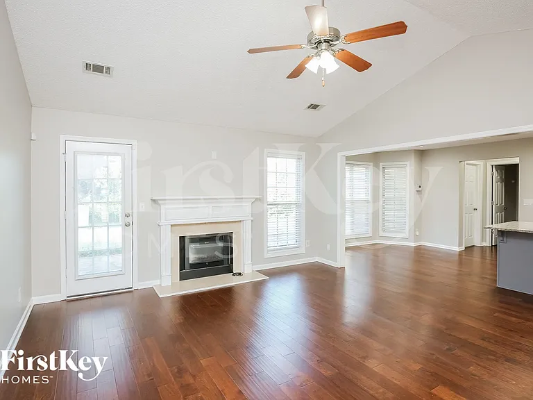 1581 Brush Creek Dr — Photo 2