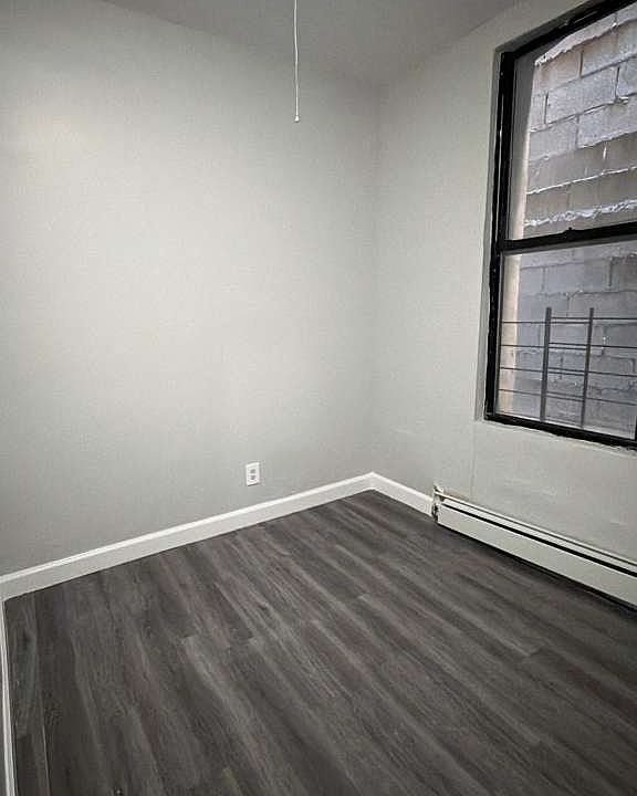 2nd image of 158 Grafton St #3