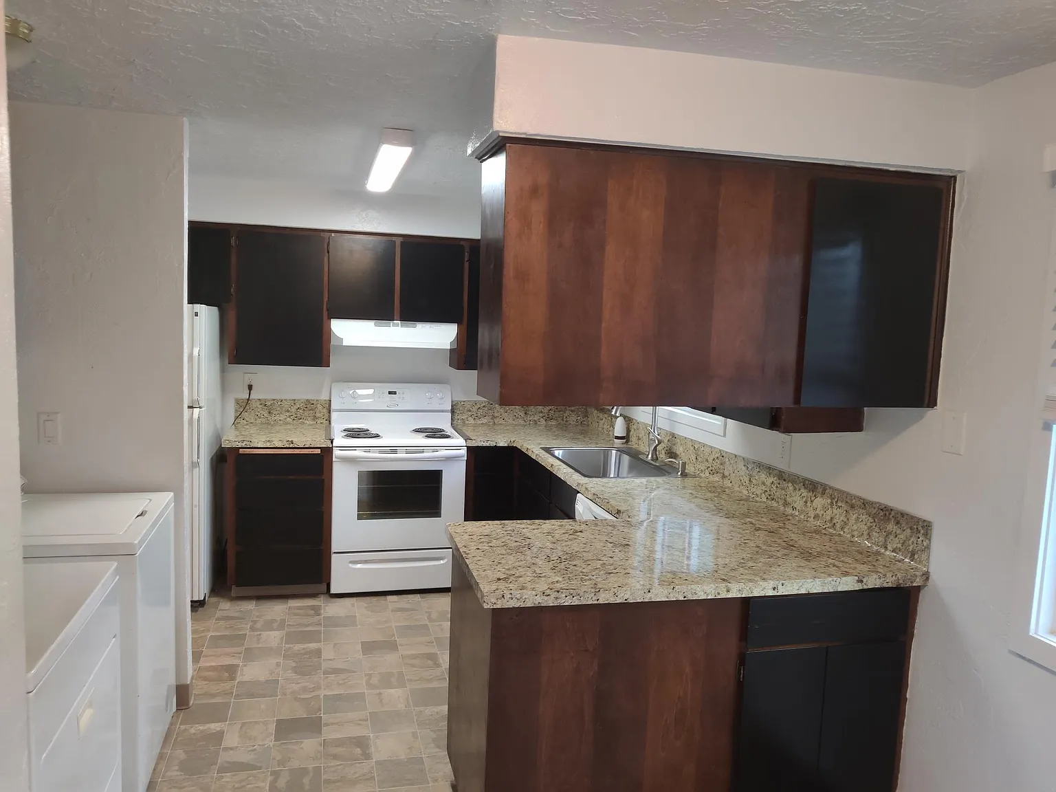 2 bed, 828 sqft, $1,400 — Photo 3
