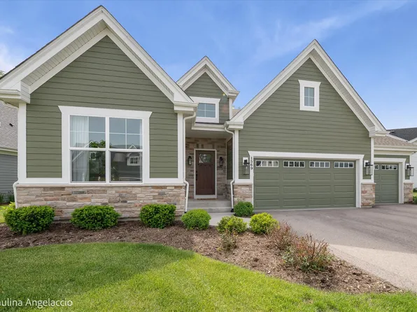 1569 Dempsey Dr, Saint Charles, IL 60174