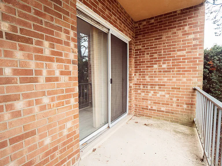 5600 Cheviot Rd #4 — Photo 2