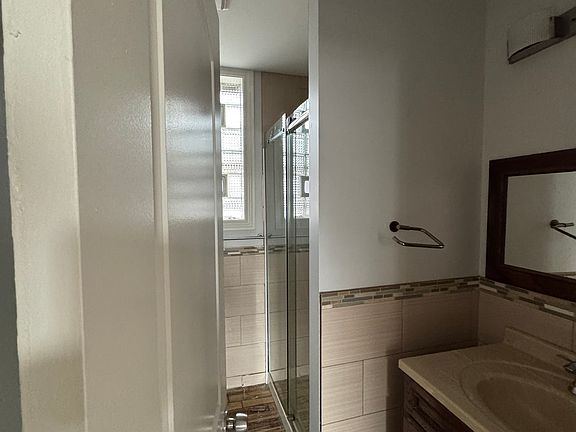 5th image of 2801 S Christiana Ave