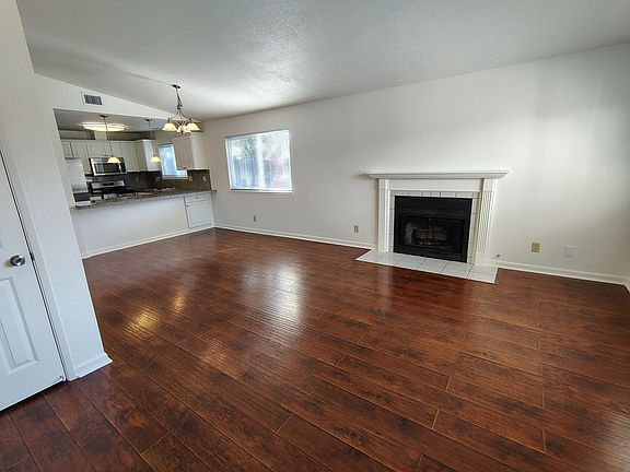 3rd image of 825 Muscat Way