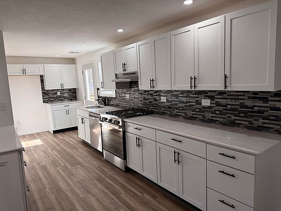 5th image of 815 Everglade Ave