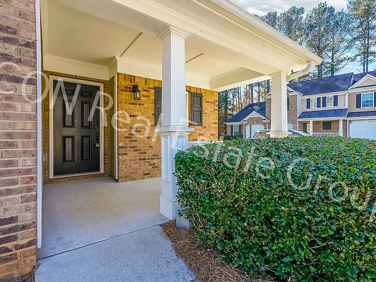467 Colonial Walk — Photo 2
