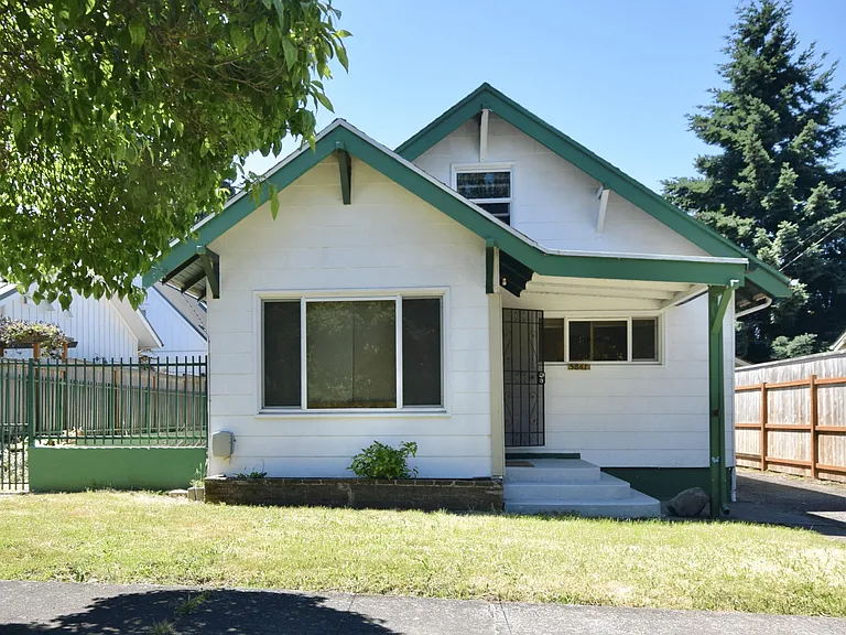 5841 NE 18th Ave — Photo 4