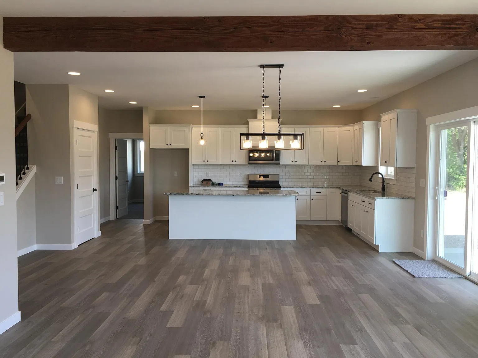 3 bed, 2.5 bath, 2069 sqft, $2,950 — Photo 2