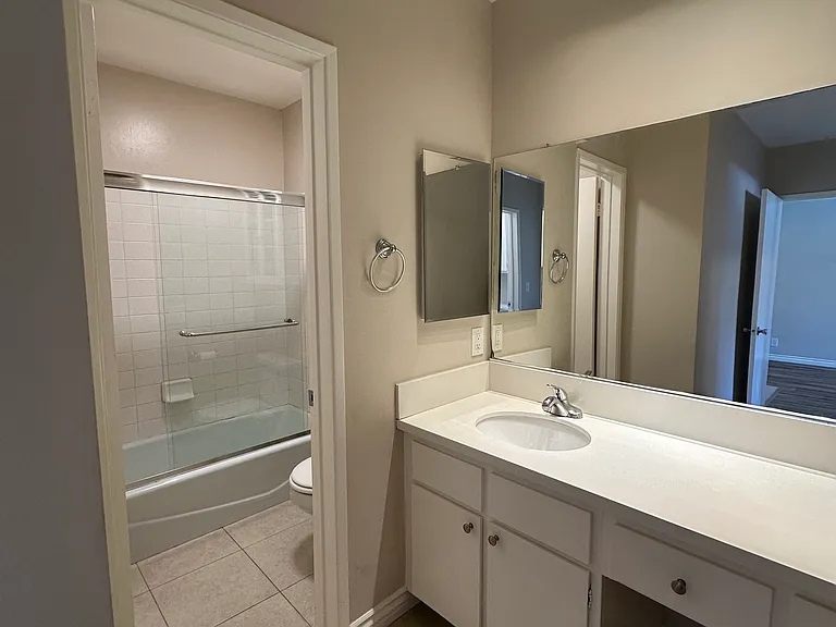 511 Hill St #309 — Photo 8