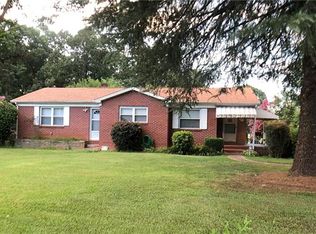 1706 2nd Ave NW, Hickory, NC 28601