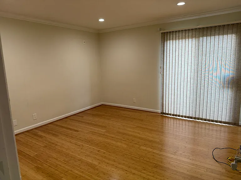 Master Bedroom (Floor2)