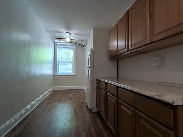 218 Broad Ave #BB — Photo 8