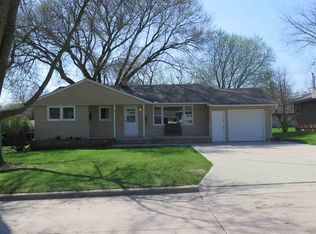 113 Crescent Ave, Decorah, IA 52101