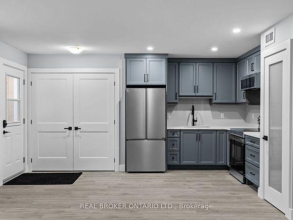 4th image of 47 Creighton St S #1