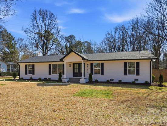 7834 Rainbow Dr, Charlotte, NC 28227