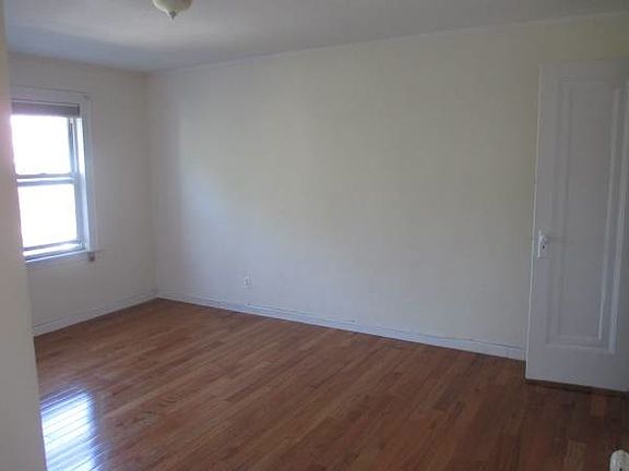 3rd image of 3310 28th Ave