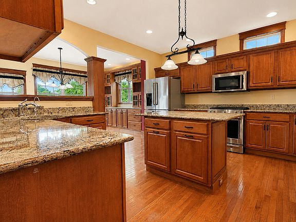 3rd image of 37 Covington Dr