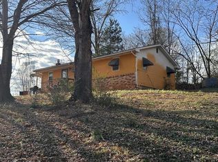 1028 Olympus Dr, Byrdstown, TN 38549