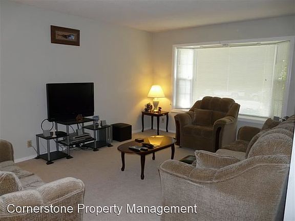 4th image of 468 Crosslees Dr