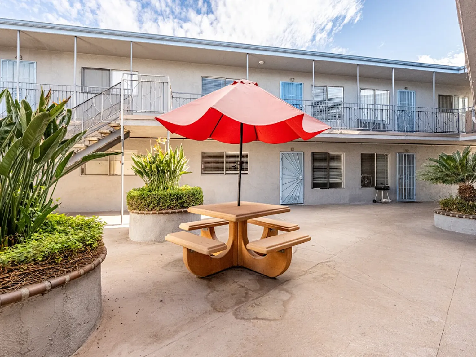The Embers Apartments — Photo 2