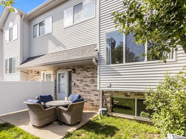 272 Park Ridge Ln Unit E, Aurora, IL 60504