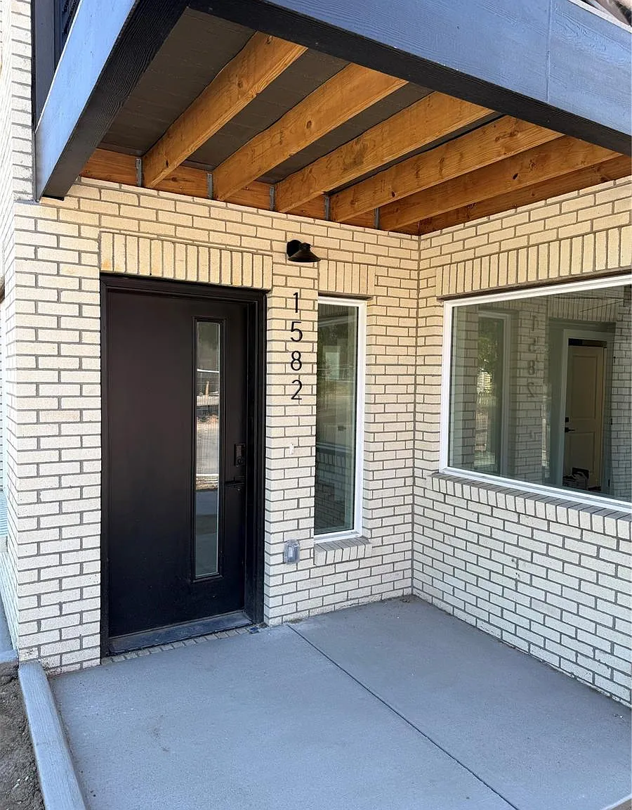 2 bed, 2.5 bath, 1667 sqft, $3,036 — Photo 1