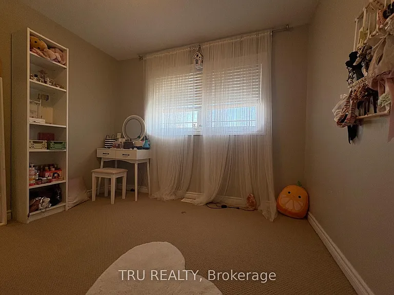 684 Beatrice Dr — Photo 30