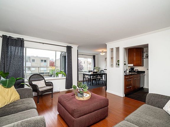 2nd image of 2412 Alder St #104