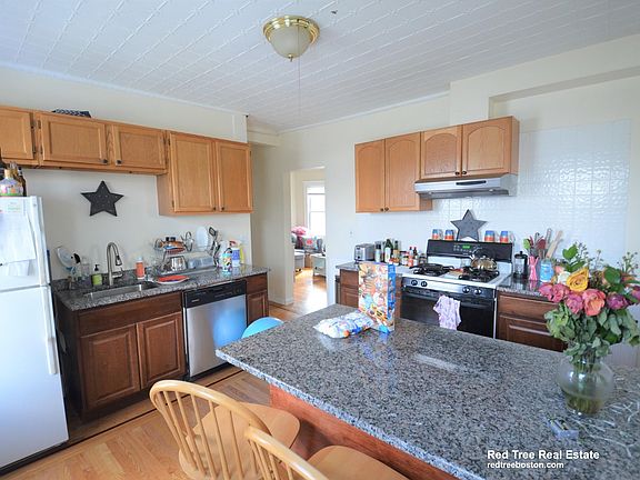 3rd image of 47 Easton St #3