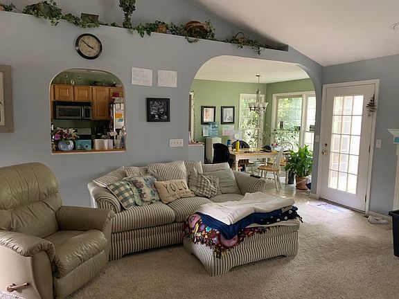 2nd image of 3919 Stonegate Dr