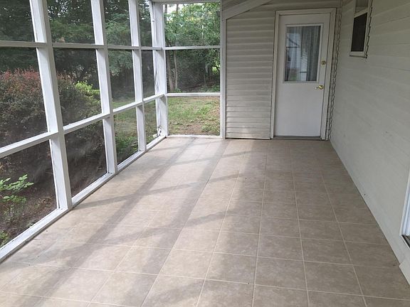 Screened Porch (New Tile)