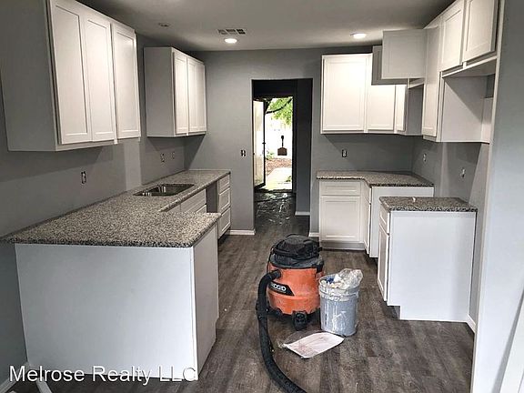 4th image of 2809 Greenfield Dr