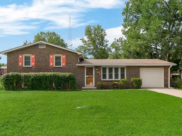 1103 NE 69th St, Gladstone, MO 64118