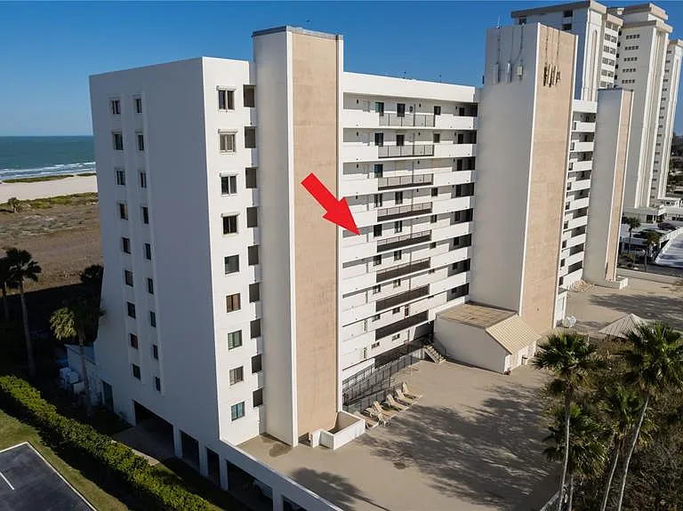 1250 Gulf Blvd #703 — Photo 2