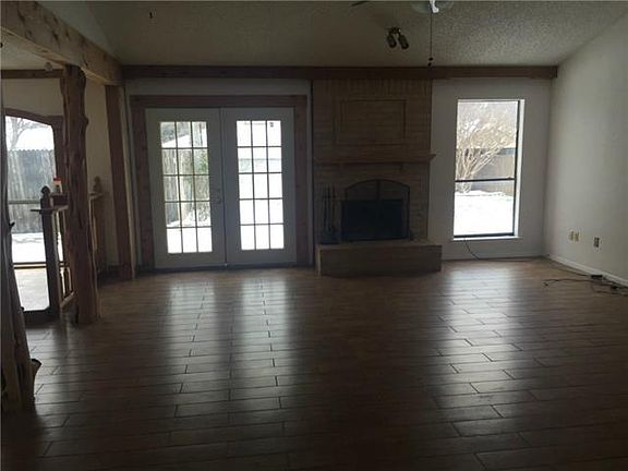 2nd image of 1315 Lark Ln