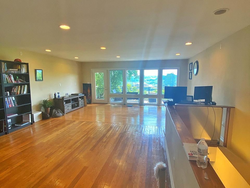 1st image of 961B Hill St #B