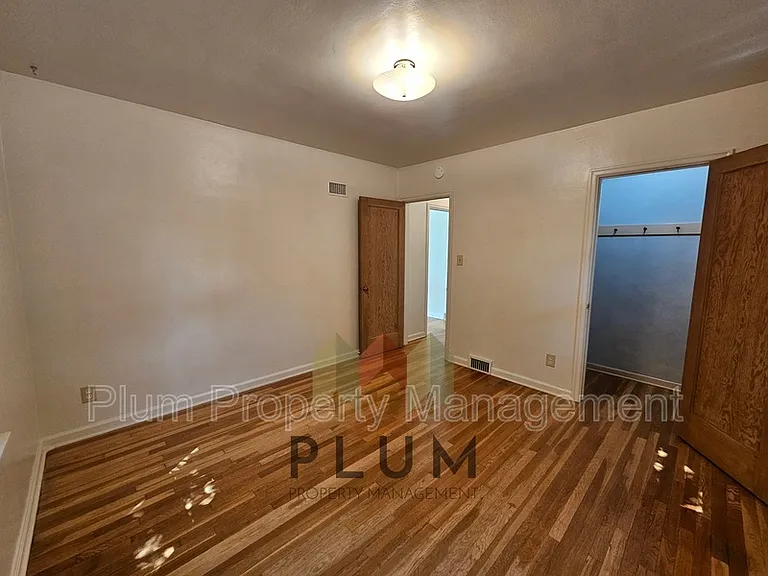 407 S 5th St E — Photo 4