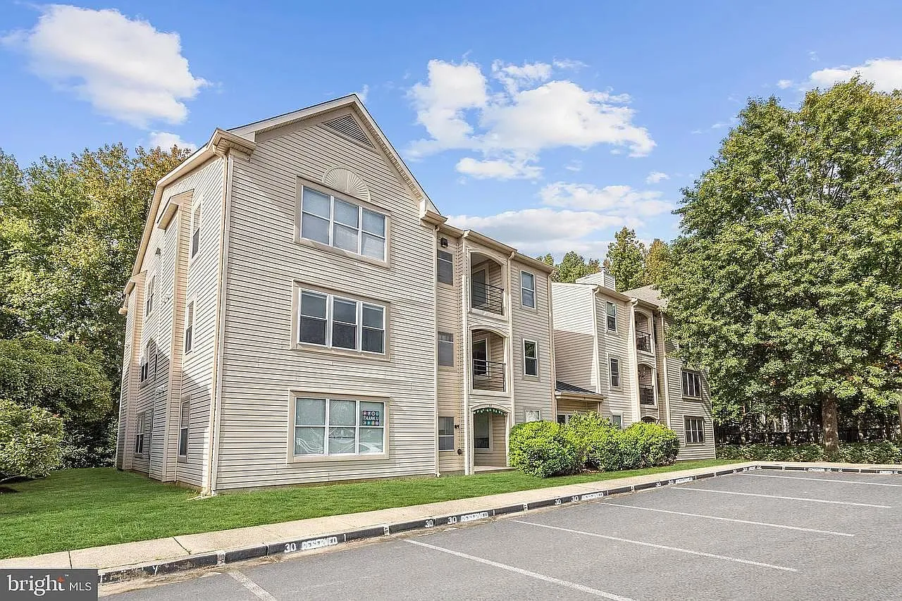 30 Hearthstone Ct — Photo 1