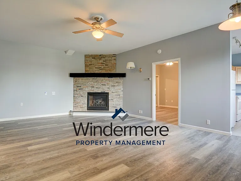 2480 N Bluff Rd — Photo 4
