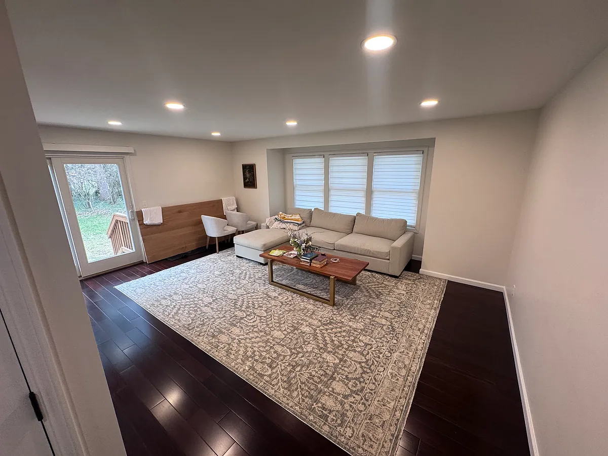 Building Photo - 8 Hillview Dr