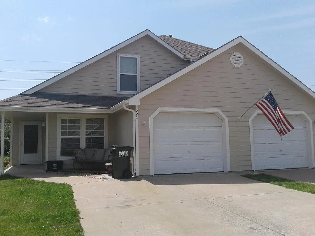 3 bed, 1400 sqft, $1,850 — Photo 2