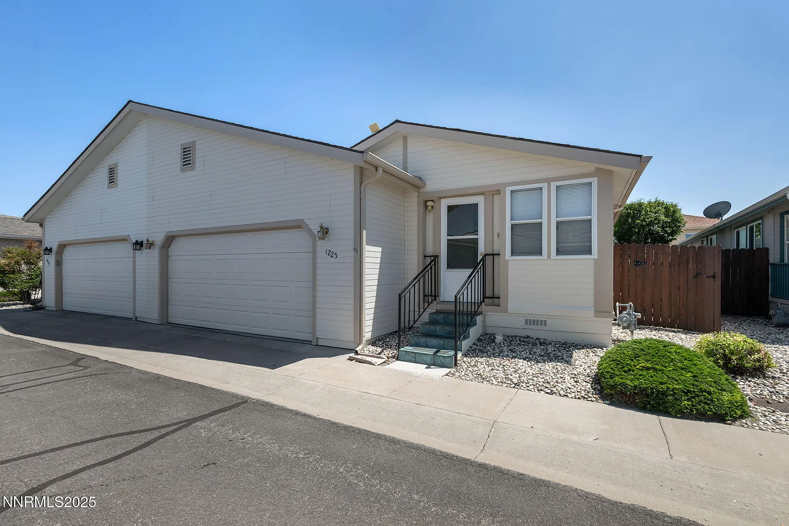 1225 Gambrel Dr photo 1