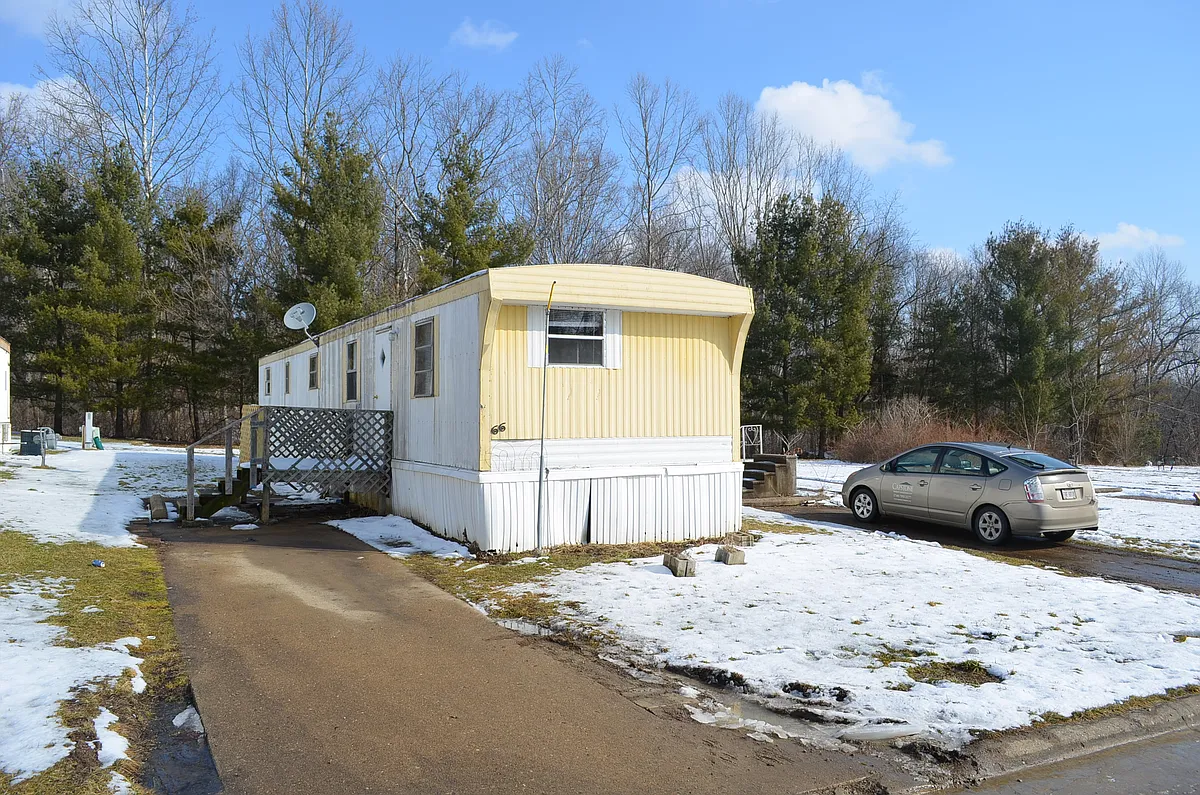 Building Photo - 8000 Rolling Hills Dr #66