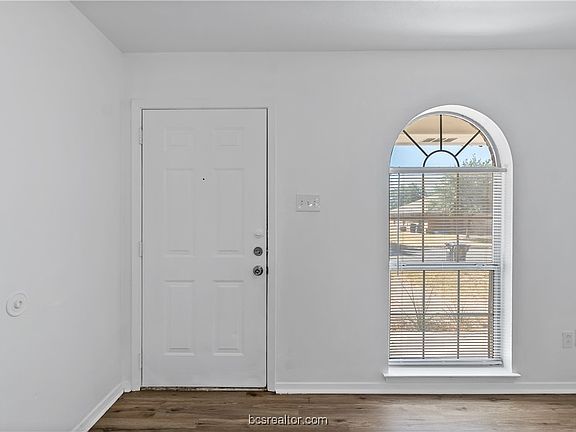 3rd image of 905 Azalea Ct APT A
