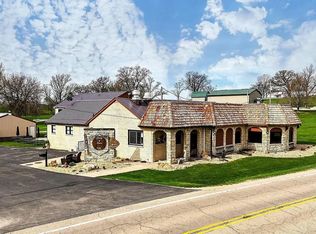 30824 Olde Hawkeye Rd, Dyersville, IA 52040